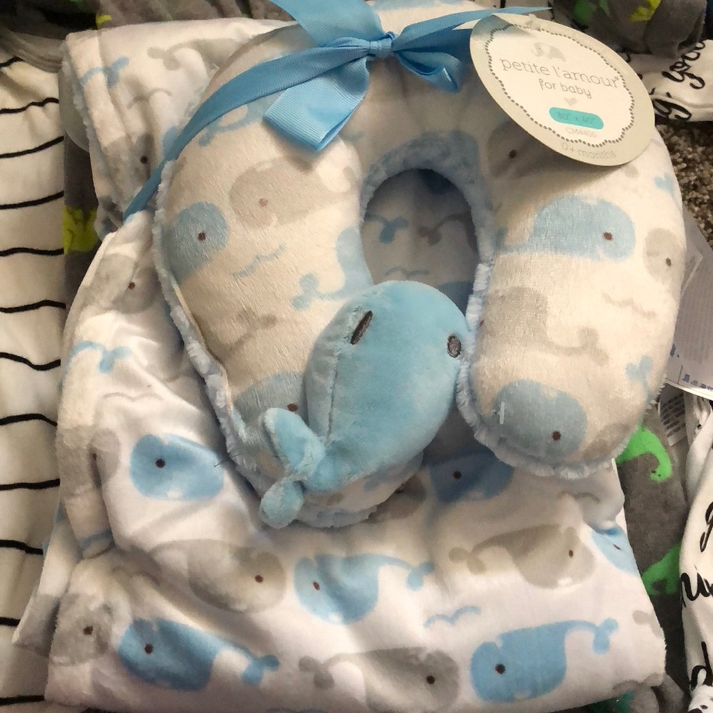 Whale blanket and headrest